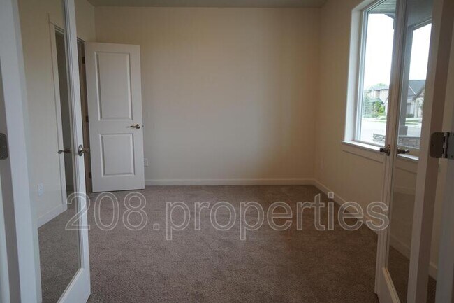 Building Photo - 10236 W Achillea St