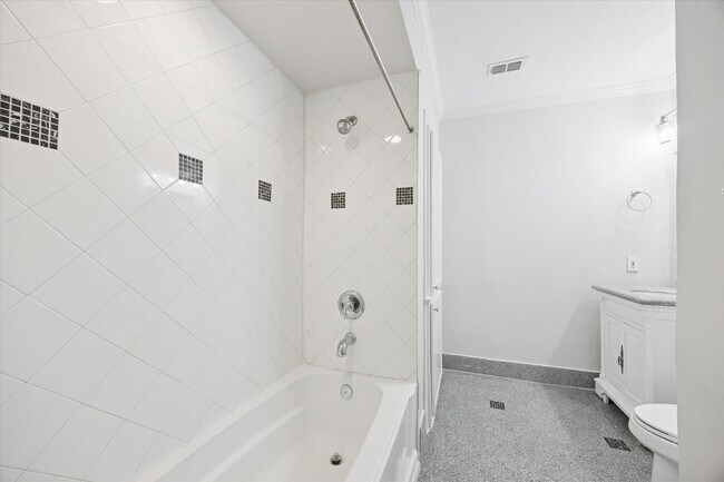 Building Photo - 2043 Colquitt St