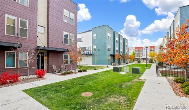 Building Photo - 1057 Mariposa St
