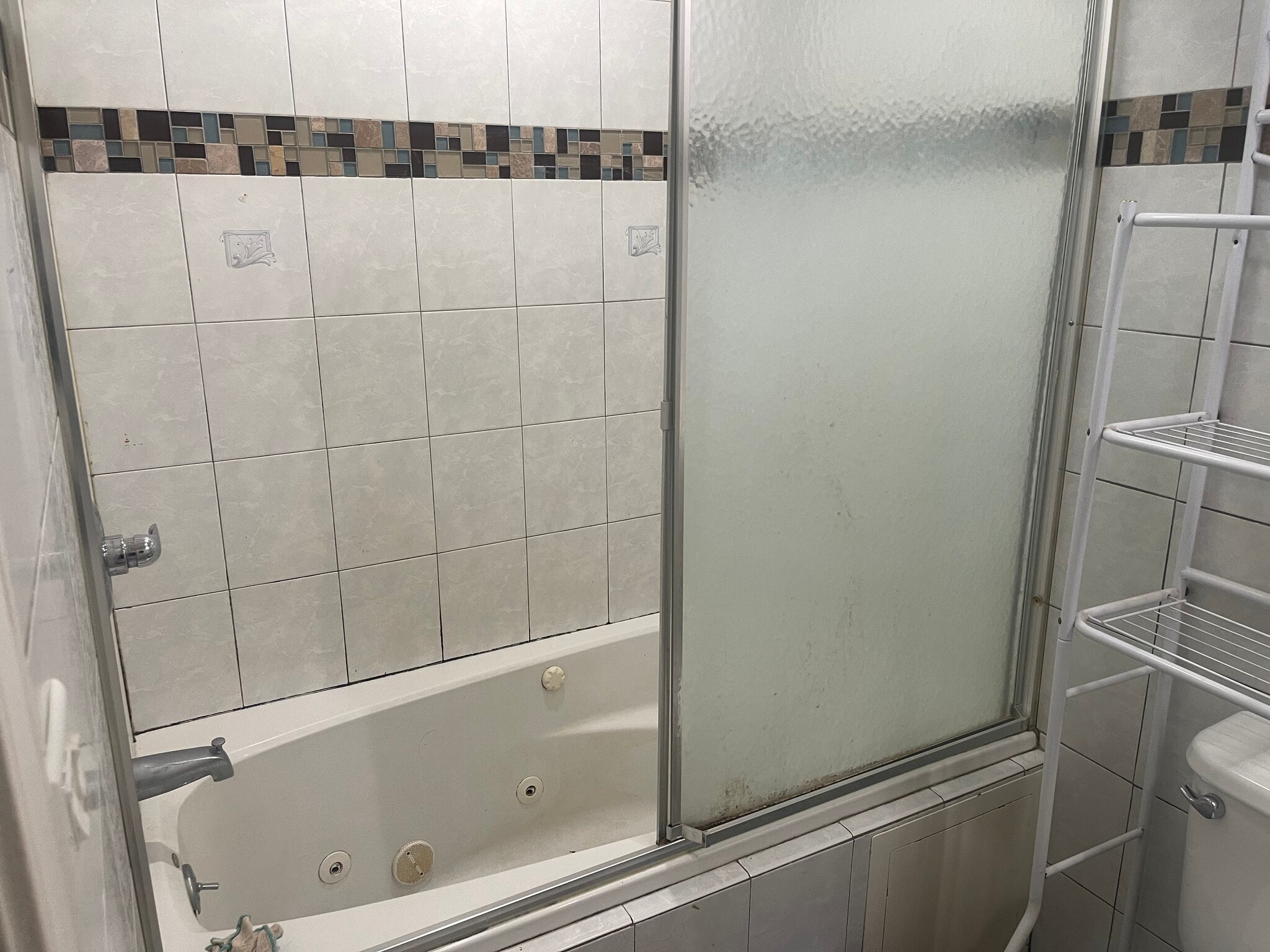 Building Photo - 1744 W Foster Ave