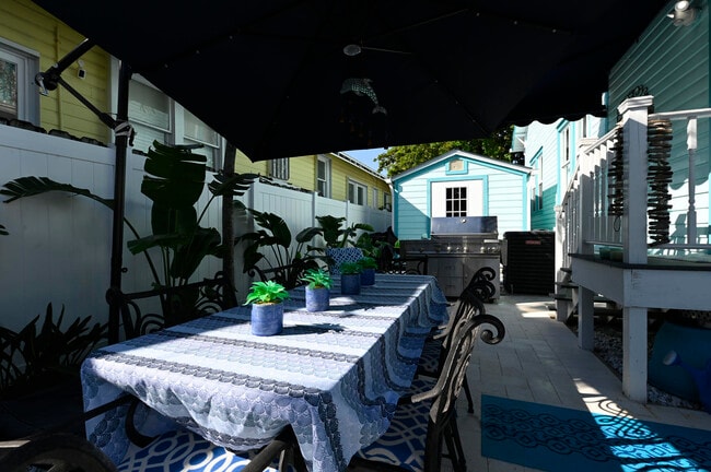 Building Photo - 110 S Palmway