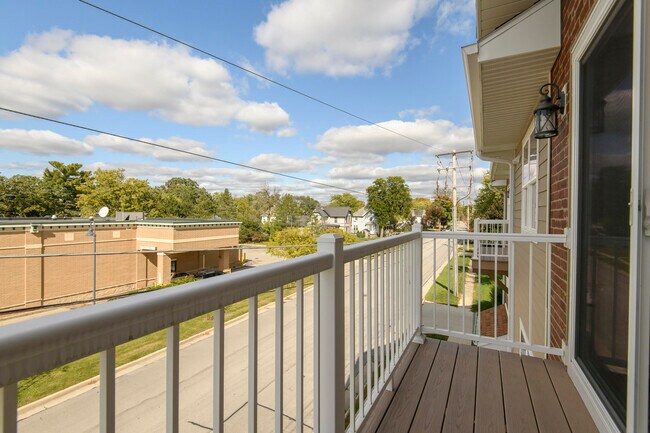 Building Photo - 205 Fox St