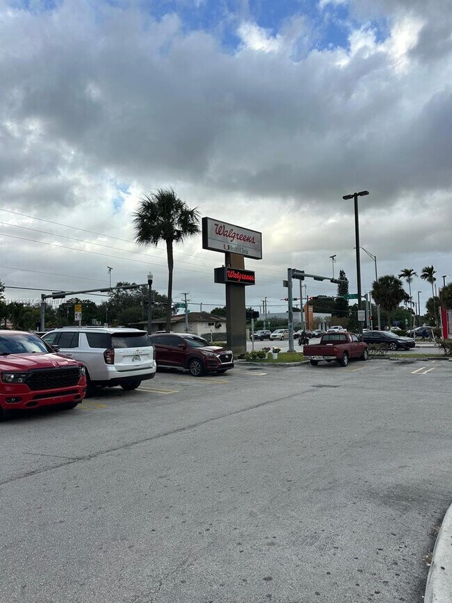 Building Photo - 4655 Palm Ave