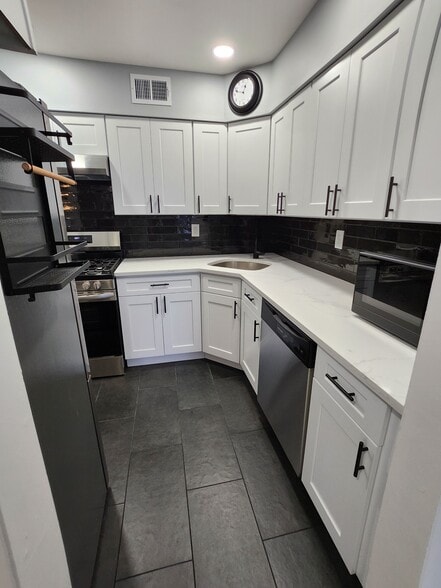 All new kitchen plenty of storage space - 49 Fairview Cir
