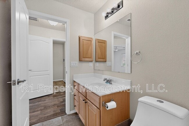 Building Photo - 2323 Margarita Dr SE