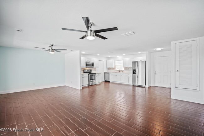Building Photo - 1140 Montego Bay Dr N