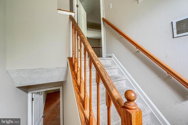 Building Photo - 43 Oak Crest Ct