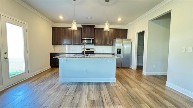 Building Photo - 4587 Silver Oak Dr SW