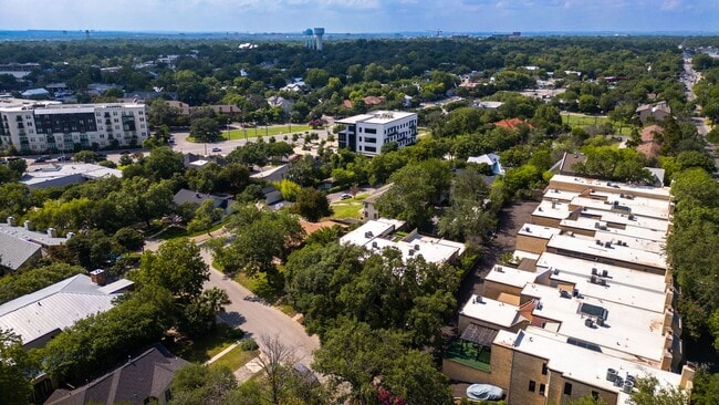 Building Photo - ALAMO HEIGHTS  |  TOWNHOME  |  REMODELED  ...