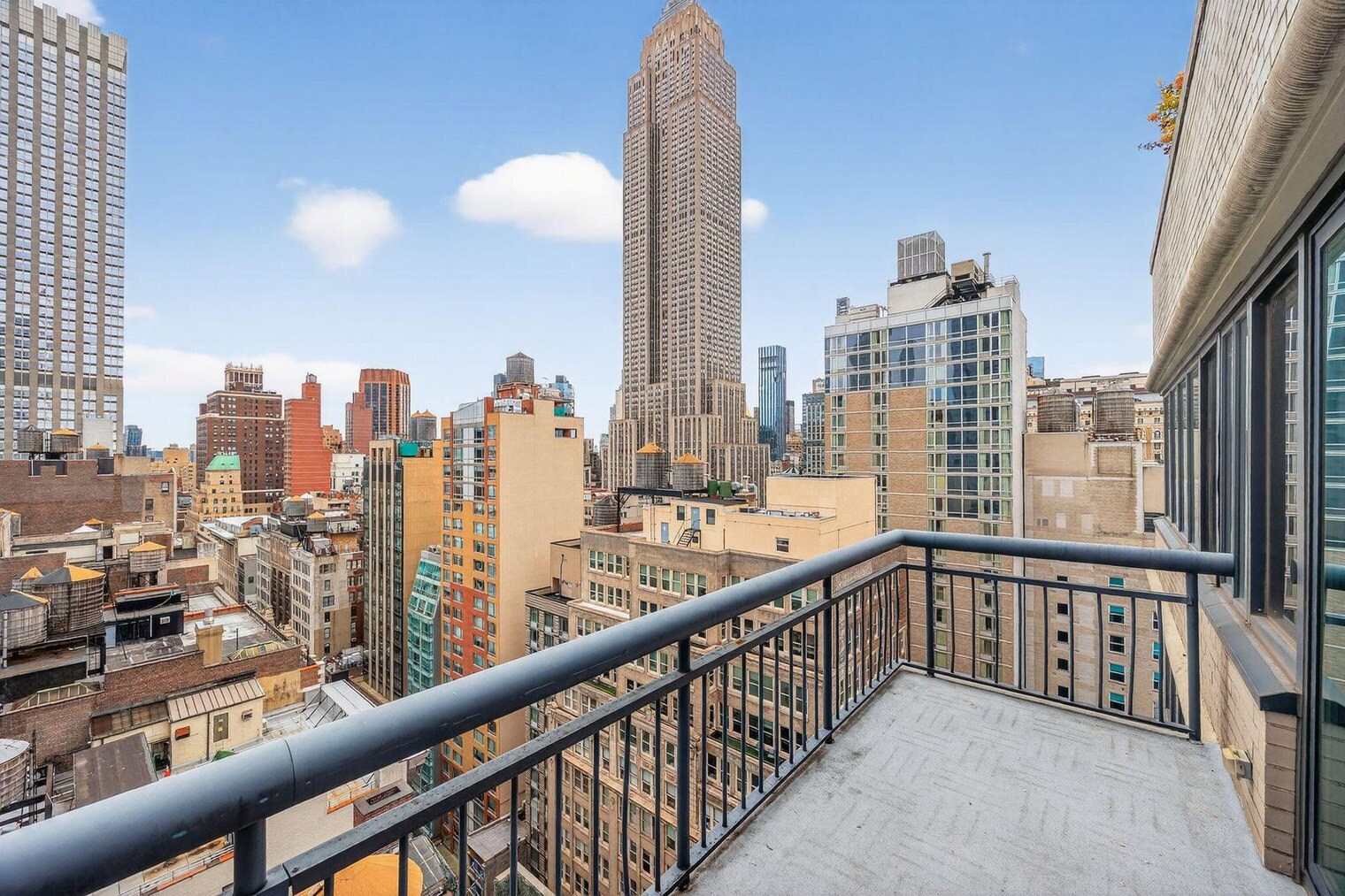 Building Photo - 68 W 37th St