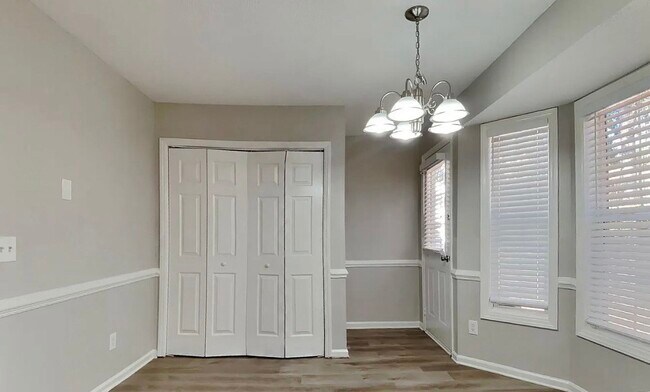 Building Photo - Chic & Comfortable 3-Bedroom Property Ready to Move In