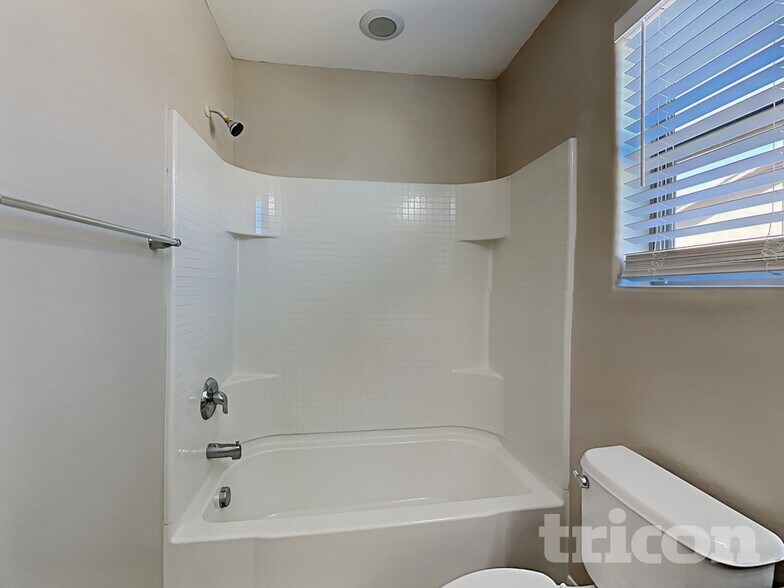 Building Photo - 819 W Dana Dr