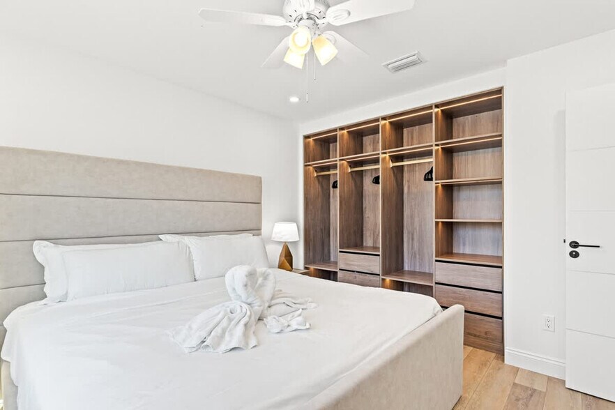 Building Photo - 8115 Thomas Dr