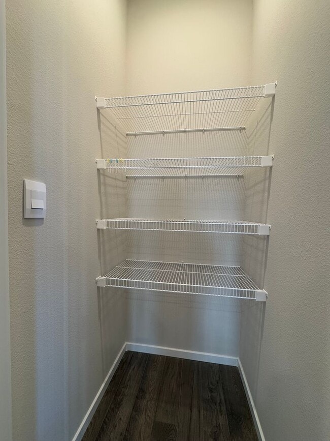 Building Photo - Spacious 4-Bedroom Home in a Great Neighborhood