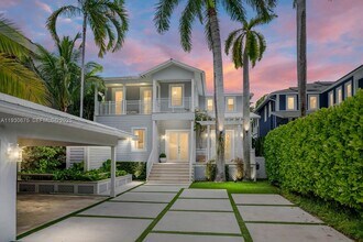 Building Photo - 745 NE 77th St