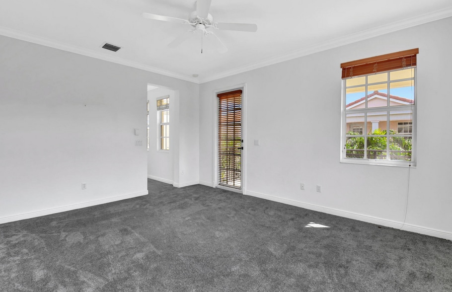 Building Photo - 838 NW 83rd Ln