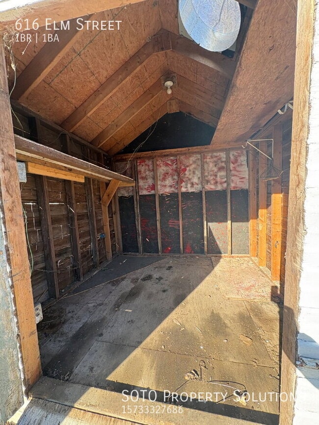 Building Photo - 616 Elm St