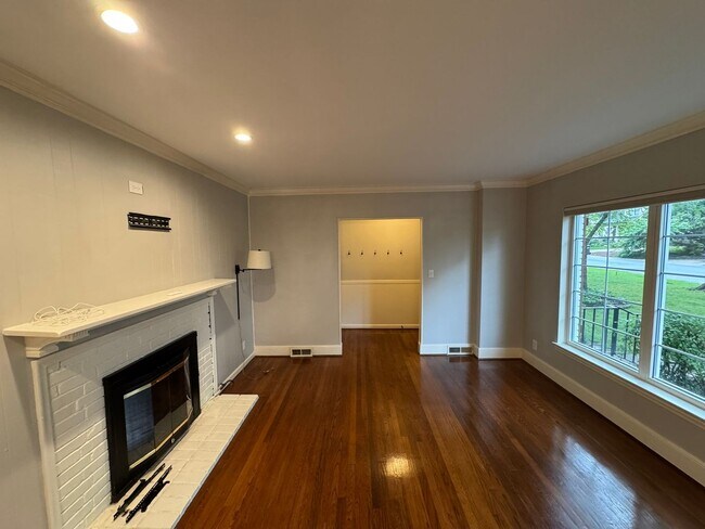 Building Photo - 1401 Montford Dr