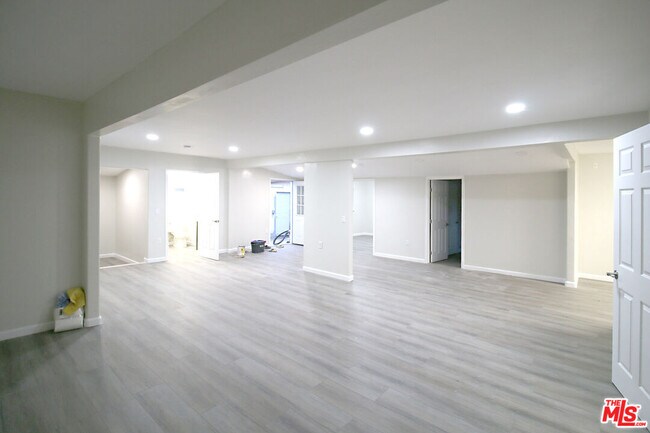 Building Photo - 9717 Tujunga Canyon Blvd