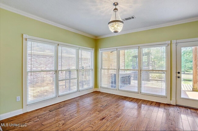 Building Photo - 132 Pine Ridge Cir