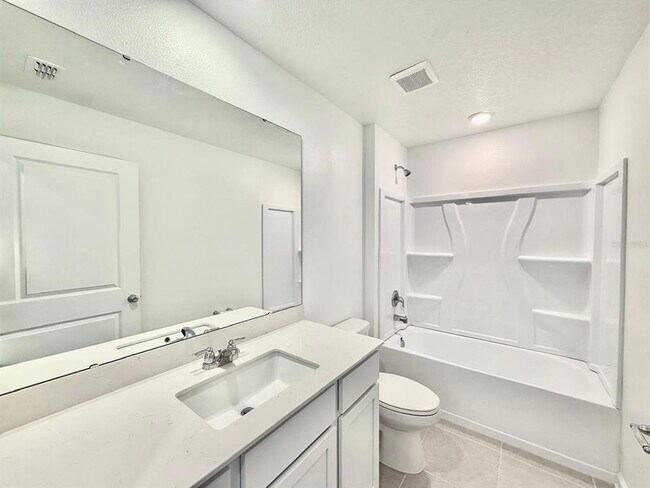 Building Photo - 2122 Chris Dr