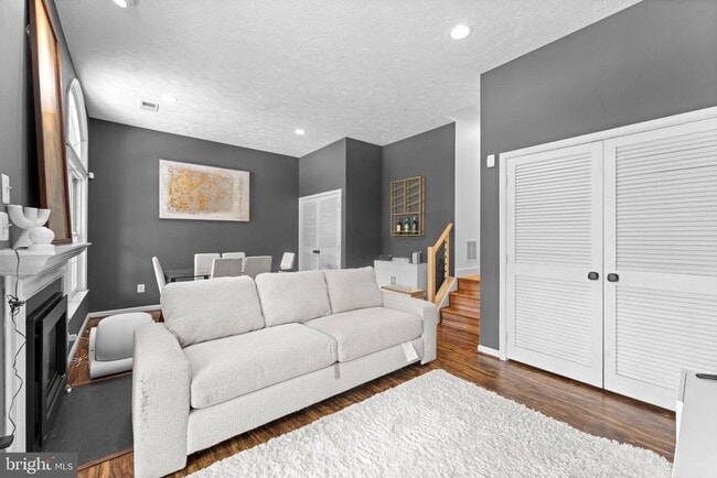 Building Photo - 11433 Heritage Oak Ct