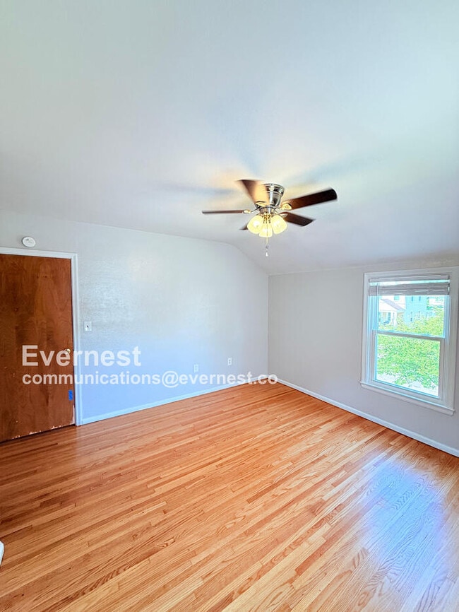 Building Photo - 3852 Wallwerth Dr