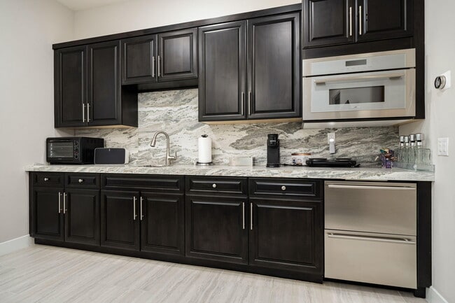 Building Photo - 81439 Merv Griffin Way