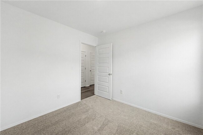 Building Photo - 6605 SW Devotion Ave