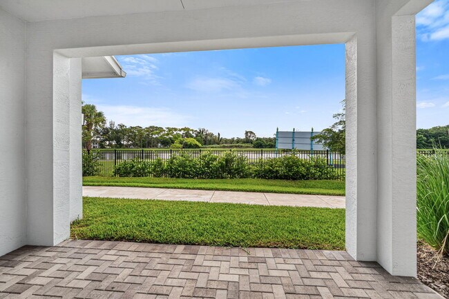 Building Photo - 4440 Longwood Lake Sq