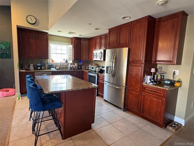 Building Photo - 12 Della Dr