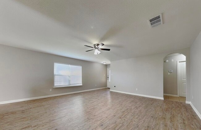 Building Photo - ADORABLE HOME