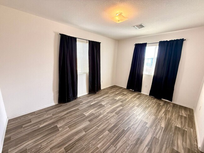 Building Photo - Charming 3-Bedroom Home Near Rotary Park for Rent!