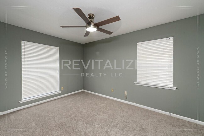 Building Photo - 3/2 Brick Home with Sunroom, Deck, and Car...