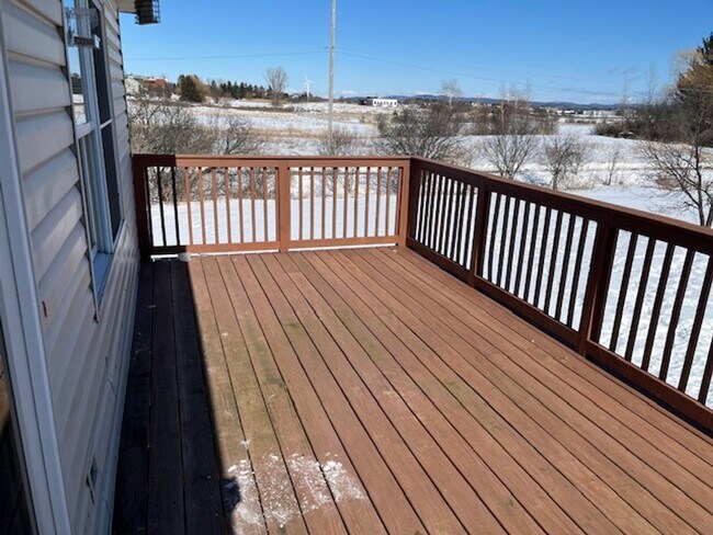 Building Photo - 3 Bedroom Home in South Burlington VT Available 5/1 or anytime in April!