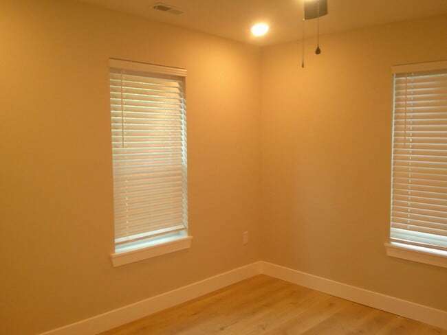 Building Photo - Fully Remodeled 2 Bed 1 Bath House