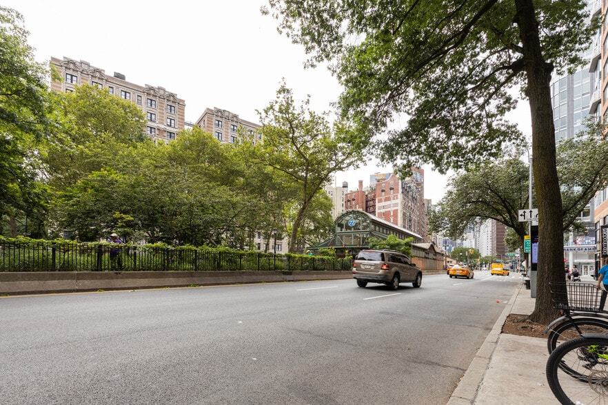 Building Photo - 240 W 73rd St