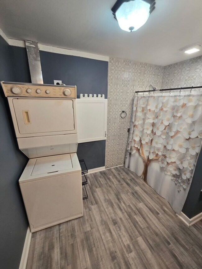 Building Photo - Maryville 37804 - Brand New 1 bedroom, 1 bath in the Heart of Maryville - Contact Troy Adams (865...