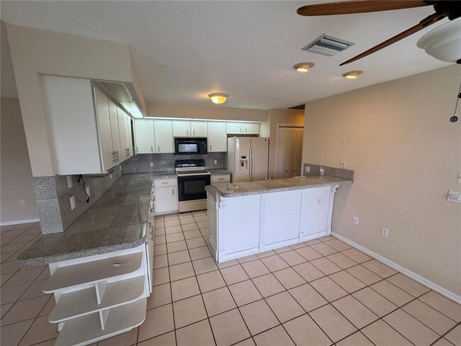 Building Photo - 2 Windward Terrace