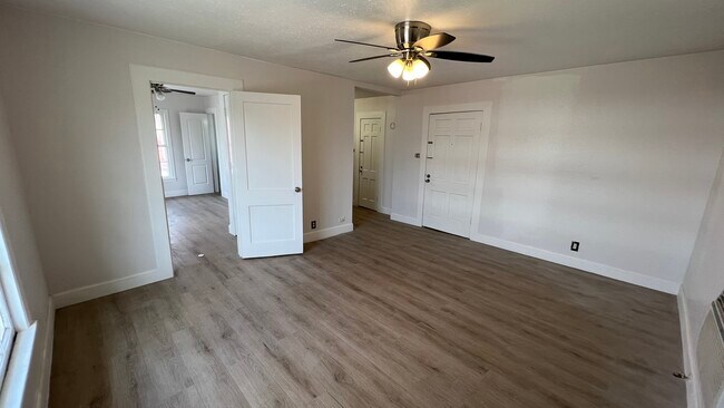 Building Photo - 3821 Woodleigh St