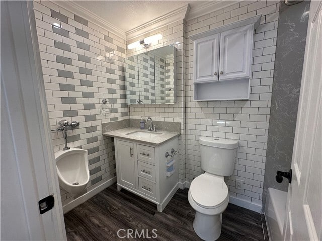 Building Photo - 320 N Lyman Ave