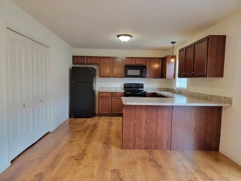 Building Photo - 639 Winding Ln