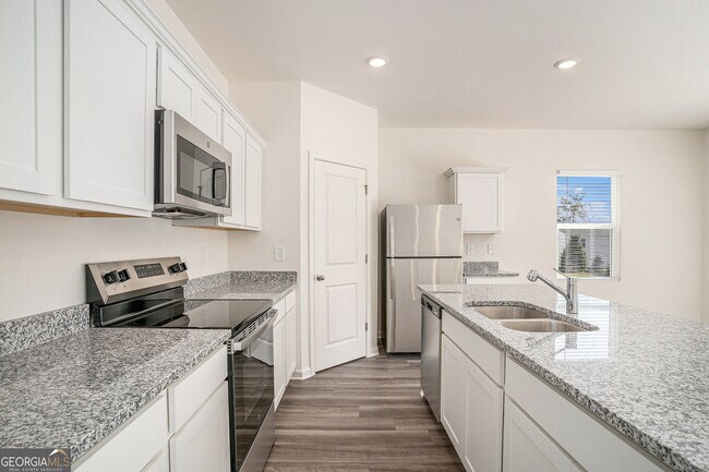 Building Photo - 7650 Saffron Ave