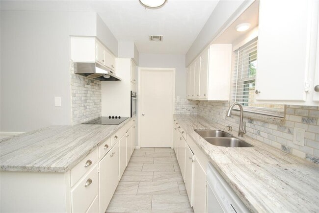 Building Photo - 10038 Briarwild Ln