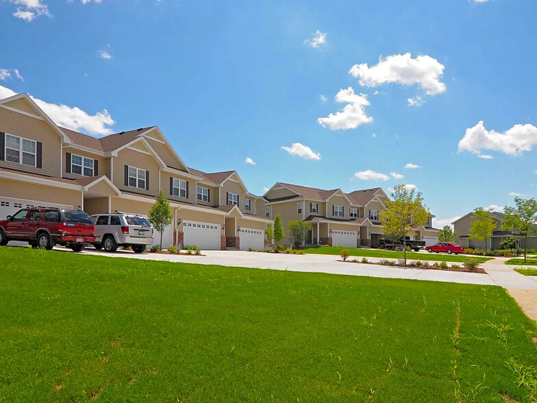 Building Photo - Lakeside Townhomes