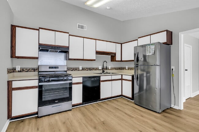 Building Photo - Location, Space and convenience at this adorable home.