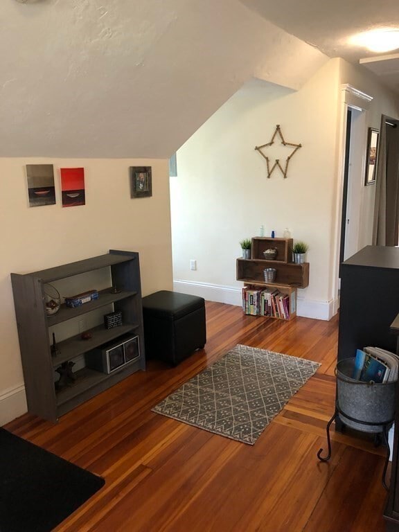 Building Photo - 3 Guernsey St