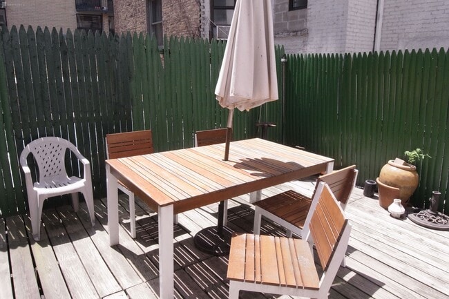 Building Photo - 218 E 25th St