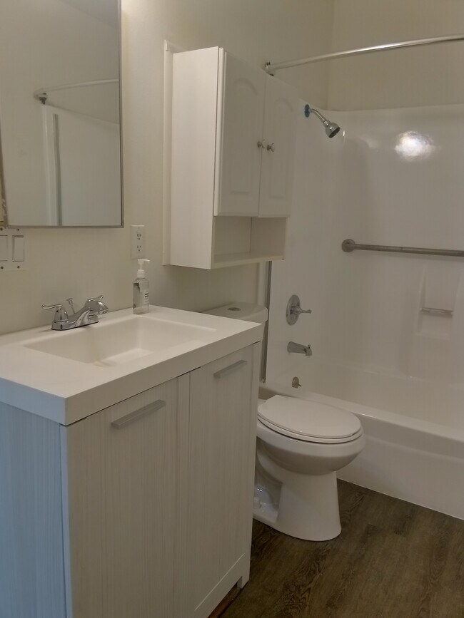 Bright bathroom - 10762 E Exposition Ave