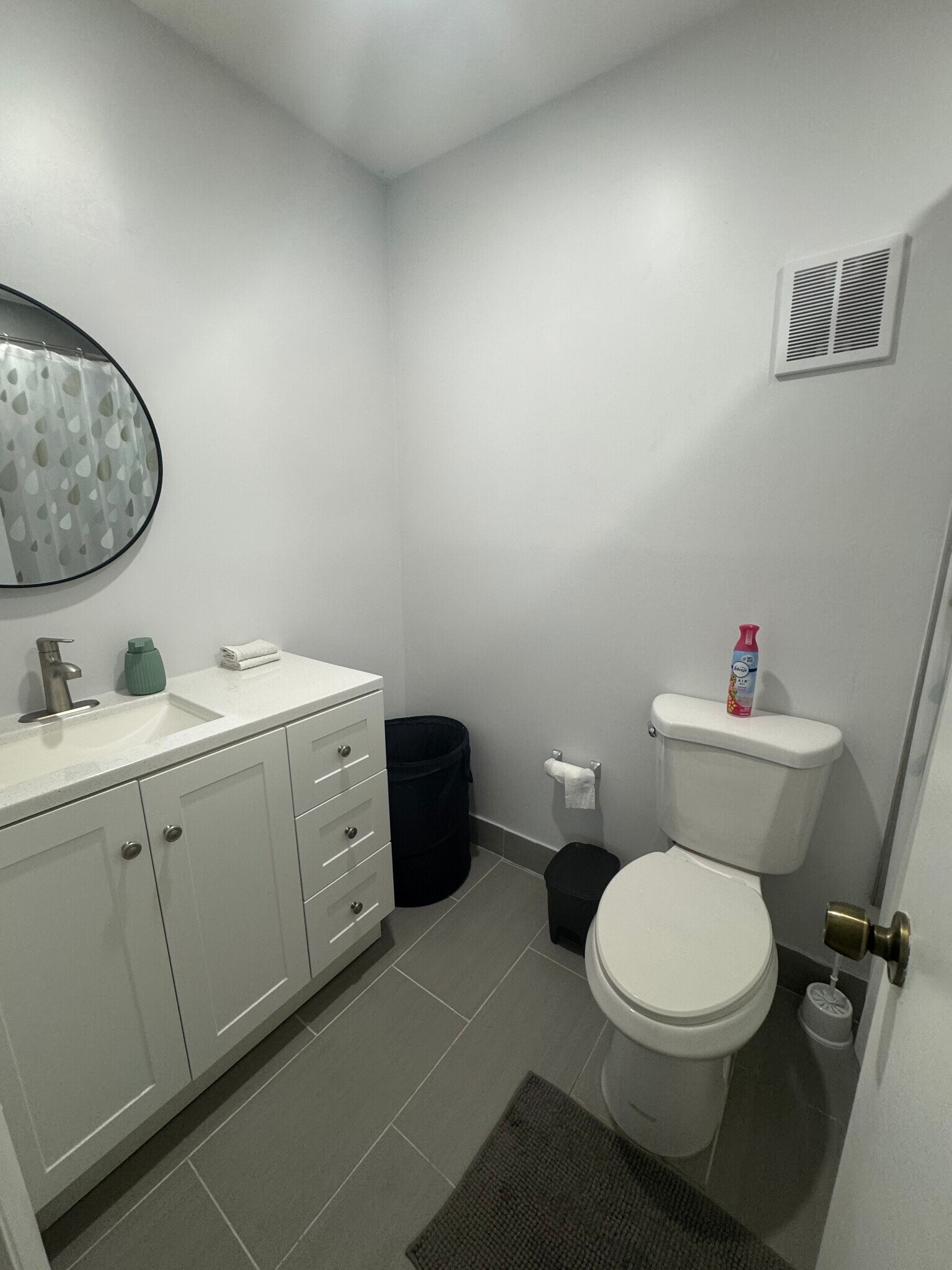 Building Photo - 5482 Lakewood Cir S